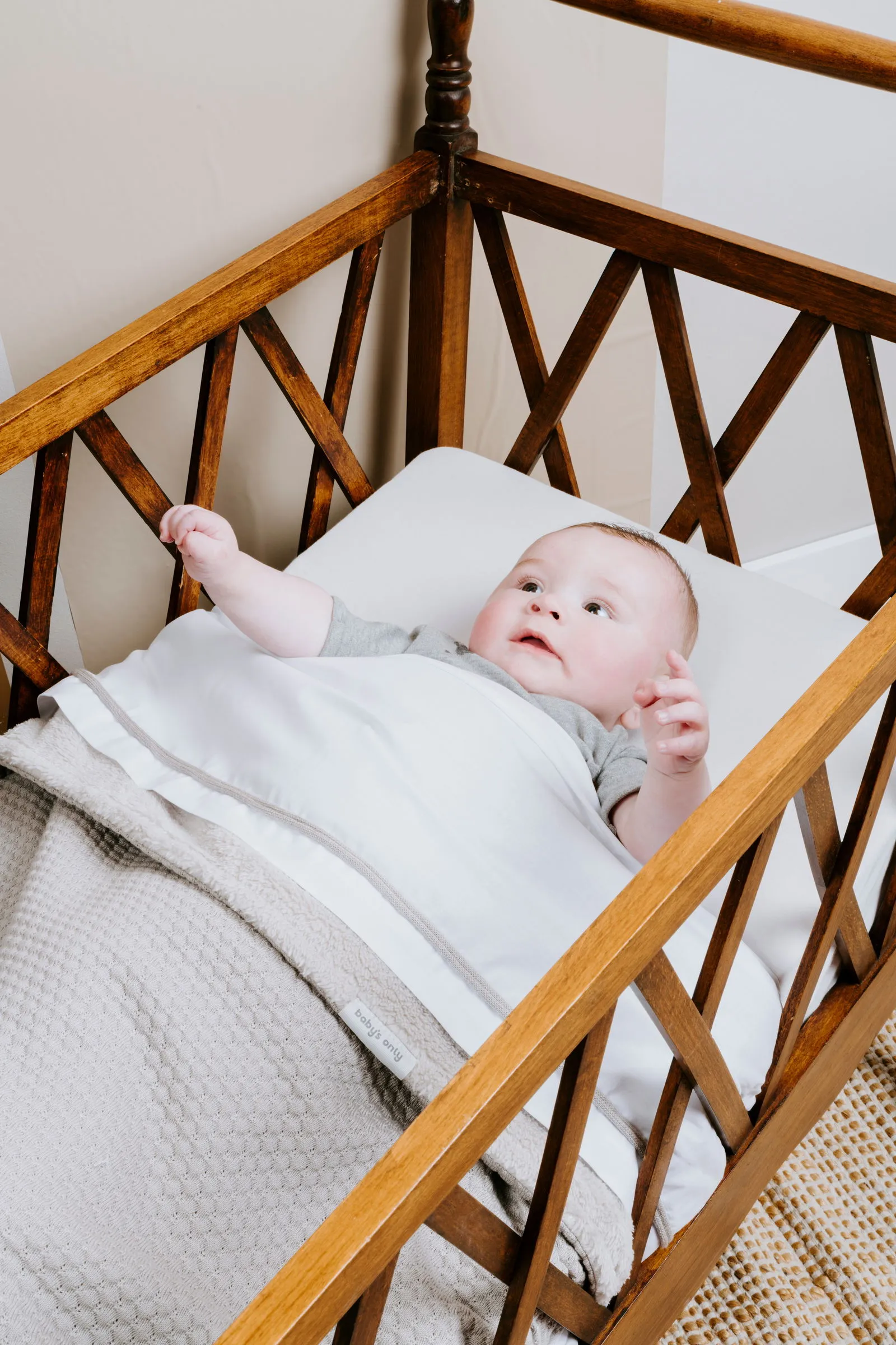 Ledikantlaken gebreide bies warm linen/wit